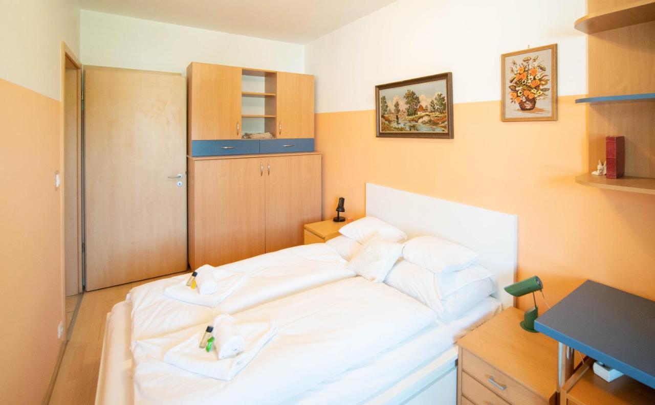 Free Parking Amphitheater Apartment - Wifi, Ac, Tv Budapeste Exterior foto