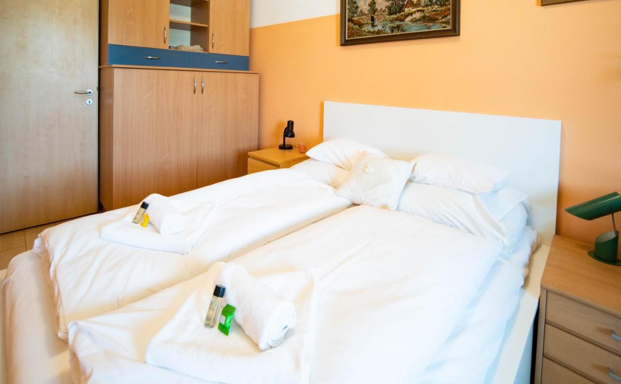 Free Parking Amphitheater Apartment - Wifi, Ac, Tv Budapeste Exterior foto